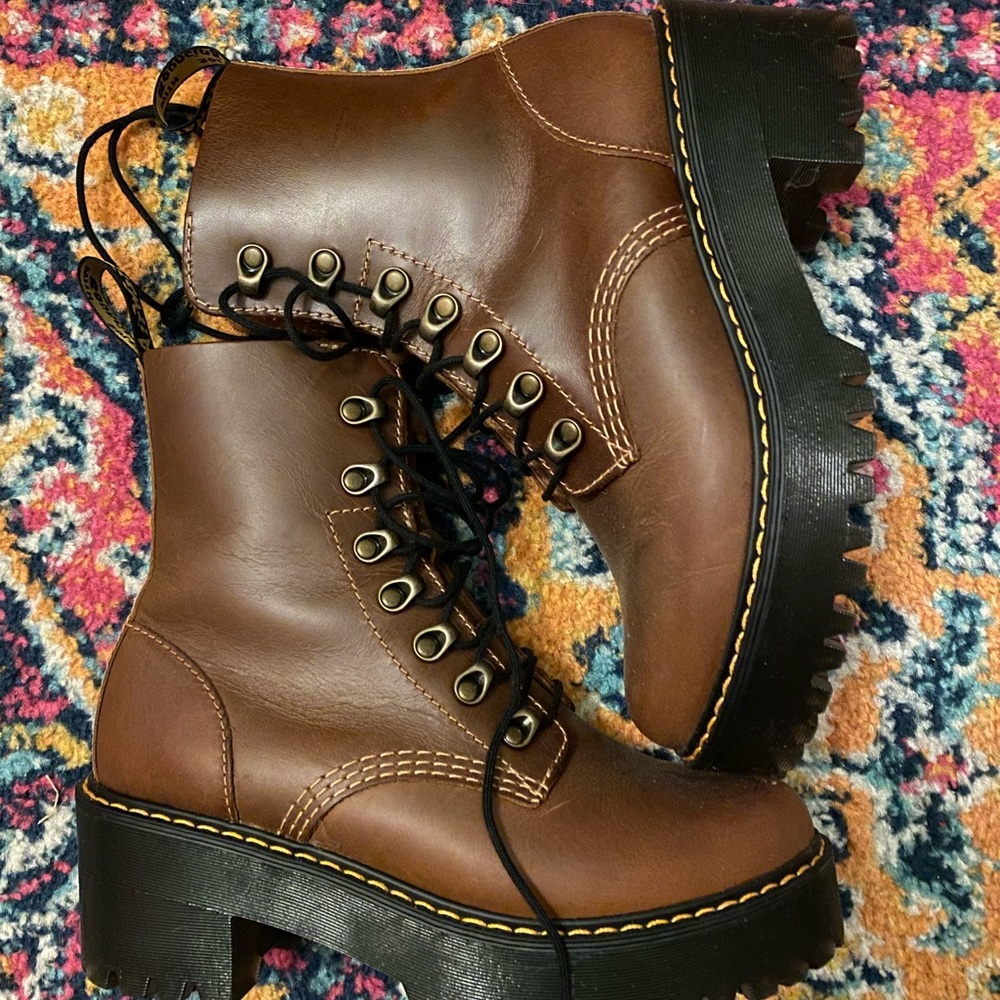 Dr. Martens Leona Boots